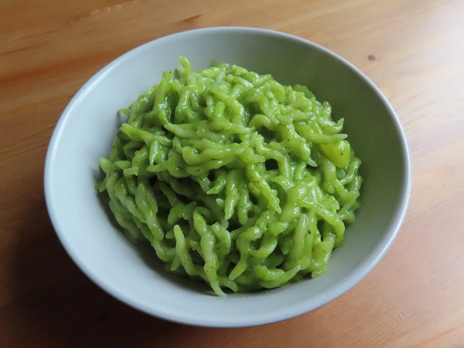 Un piatto di trofie al pesto